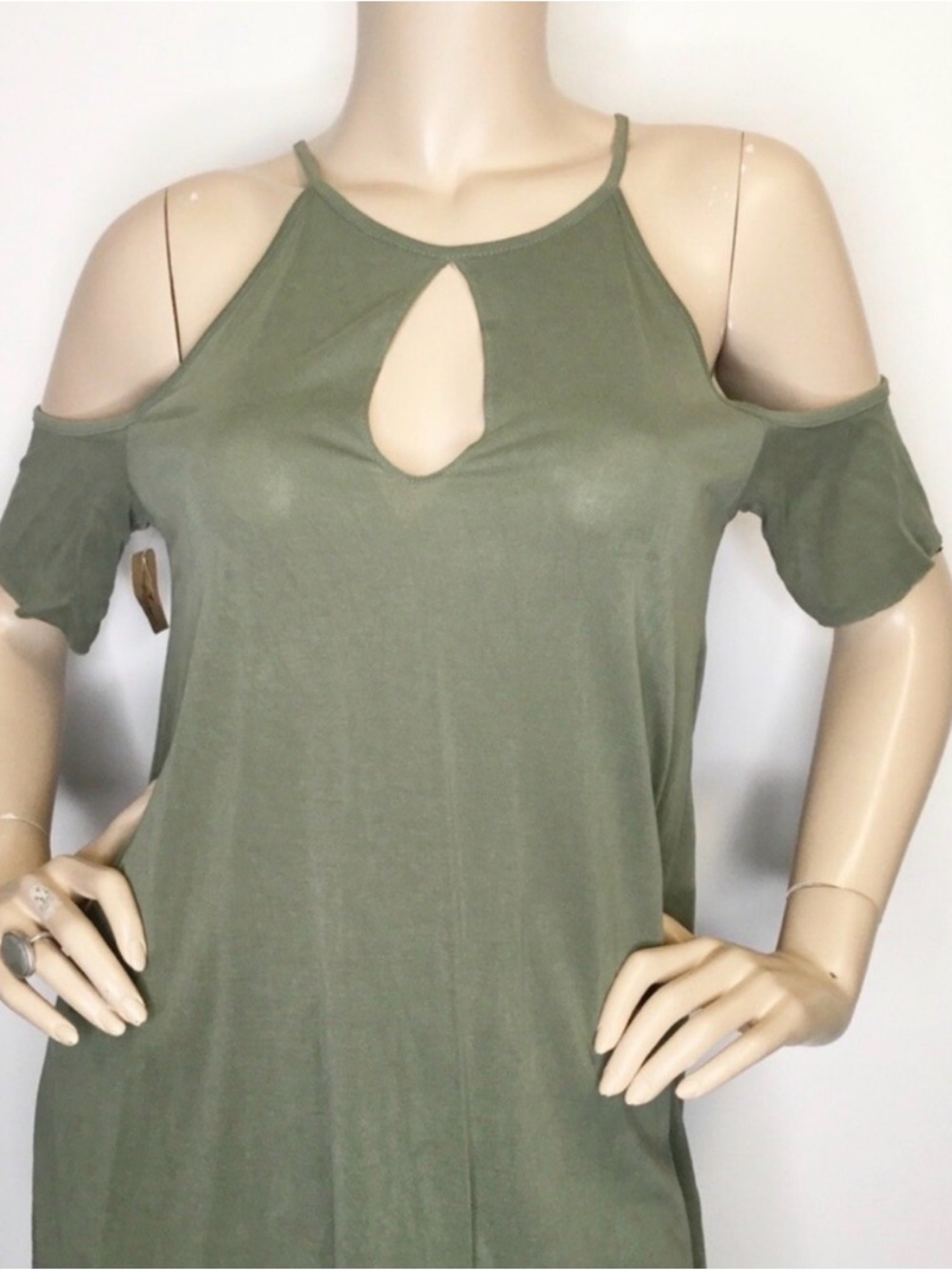 American Eagle Outfitters  Green Cold-Shoulder Tank Top with Keyhole